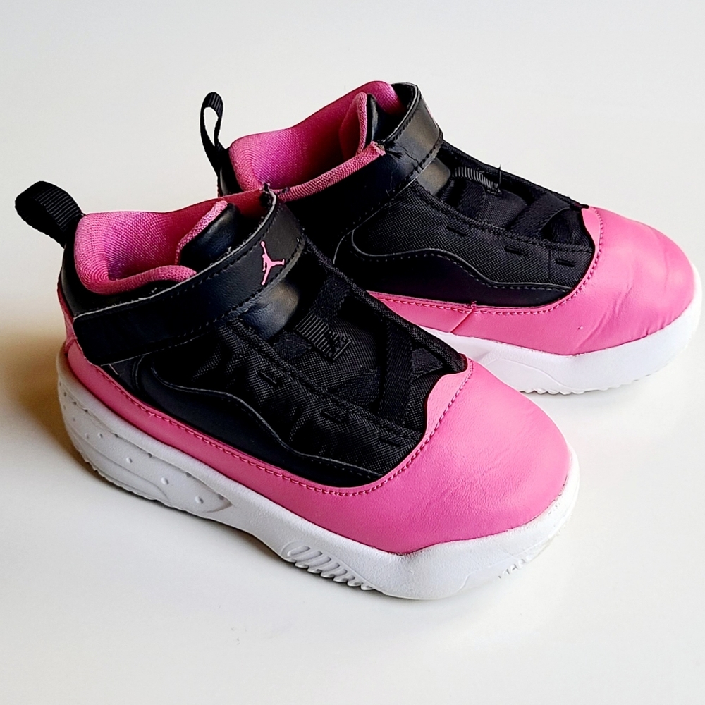 🩷 Air Jordan Max Aura 2 Toddler Sneakers 8C Baby Shoes Black Pink EUC!